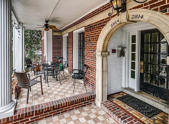 Building Entrance/Porch