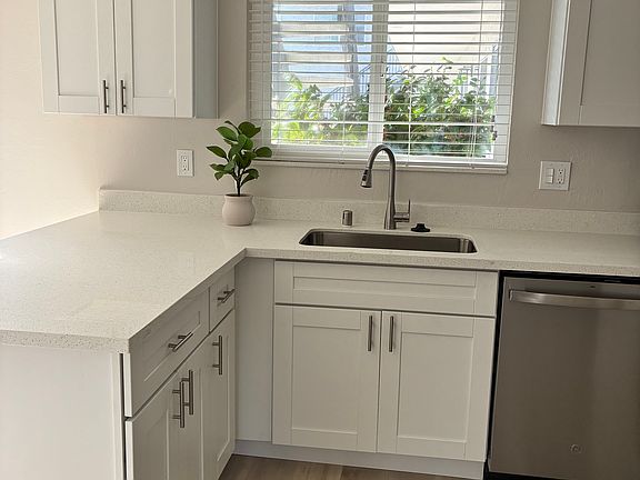 2nd image of 2322 Homestead Rd APT 1