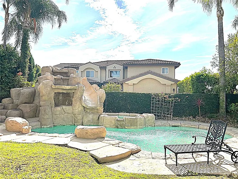 289 S Owens Dr — Photo 25