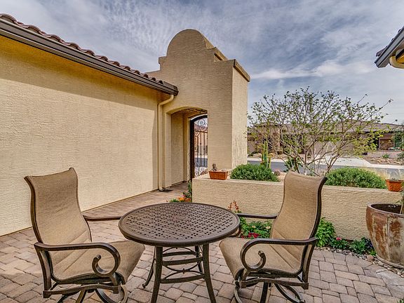 17528 W Fairview St-5