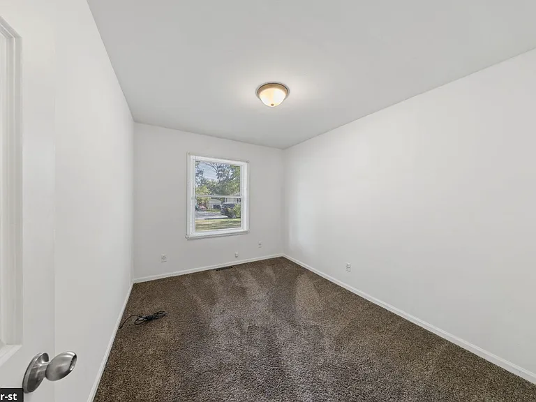 2828 Eleanor St — Photo 7