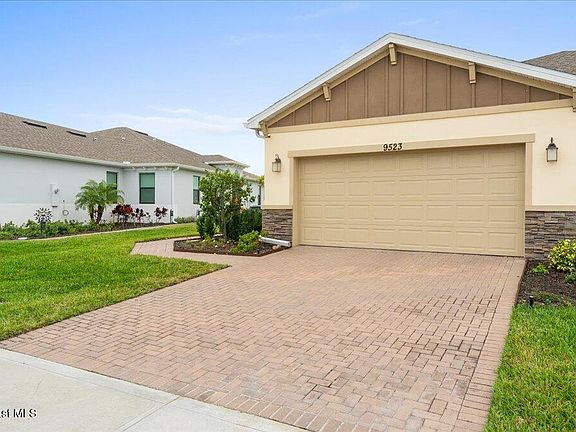 3rd image of 9523 Alister Dr