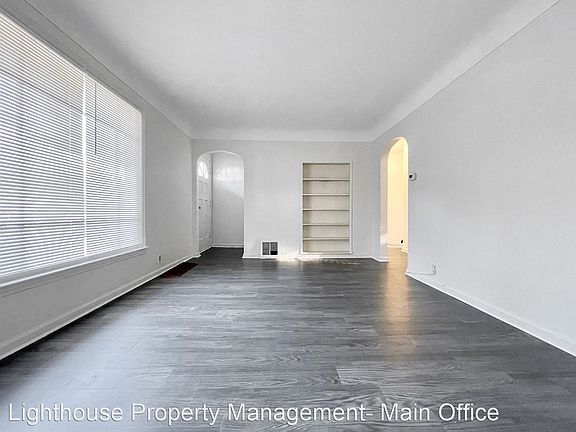 5th image of 1544 Edward Ave SE