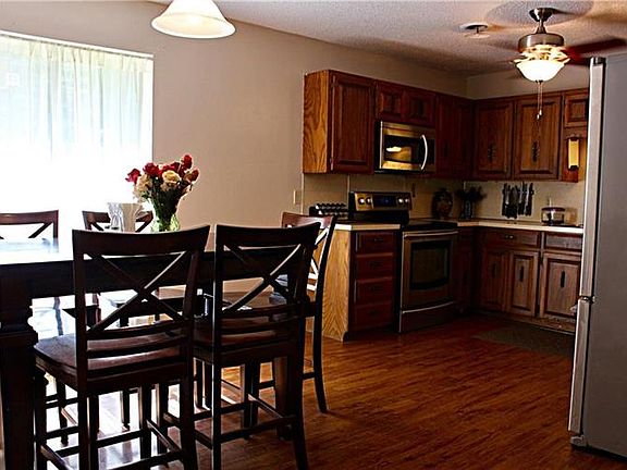 4th image of 3263 N Katherine Ave