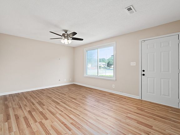 5th image of 359 Woodale Dr