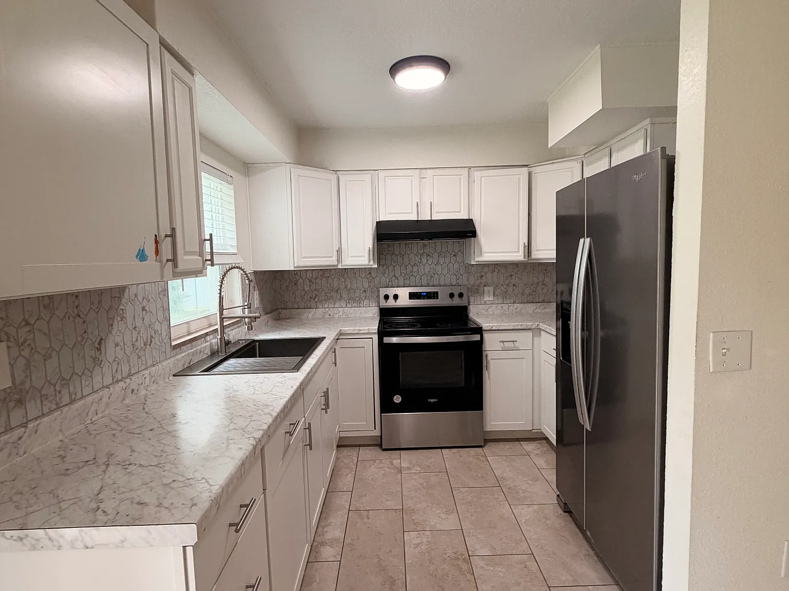 3 bed, 1226 sqft, $2,500 — Photo 3