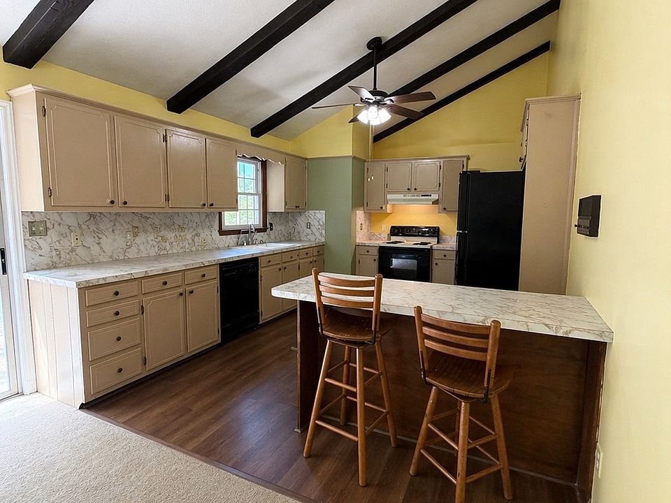 2nd image of 102 Kemper Ct