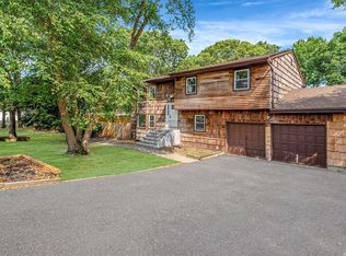 3 Texas St, Selden, NY 11784