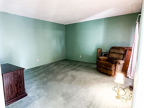 2nd image of 2901 W Greenridge Pl