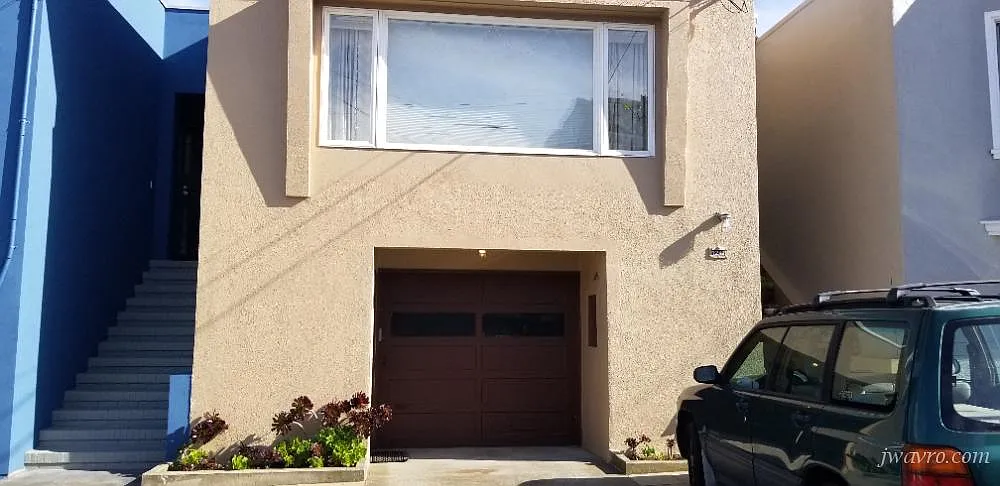 Remodeled Junior One Bedroom with Shared Yard — Photo 1