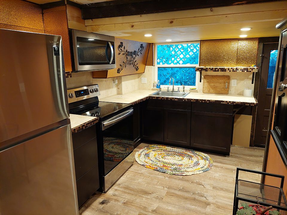 Complete Kitchen, Large Pantry