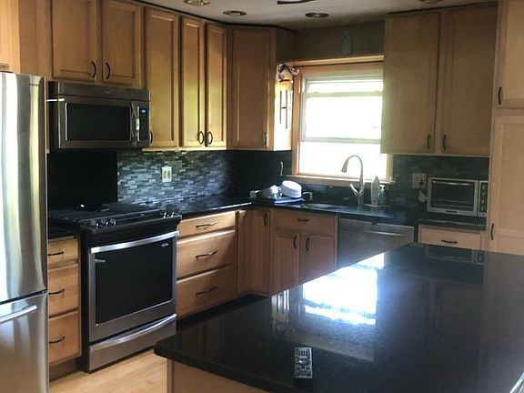 3rd image of 3494 Richmond Ave