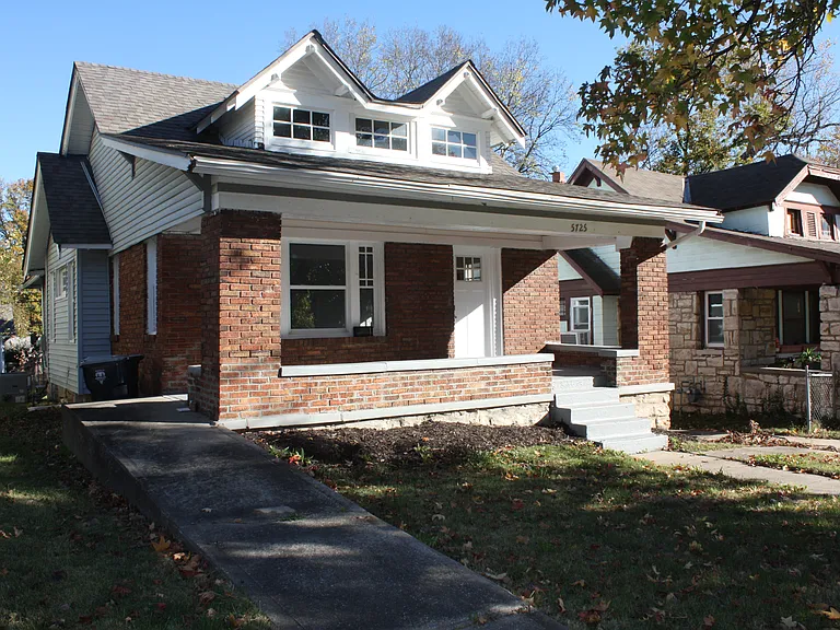 5725 Highland Ave — Photo 2