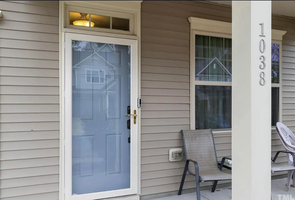 4 bed, 2338 sqft, $2,600 — Photo 4