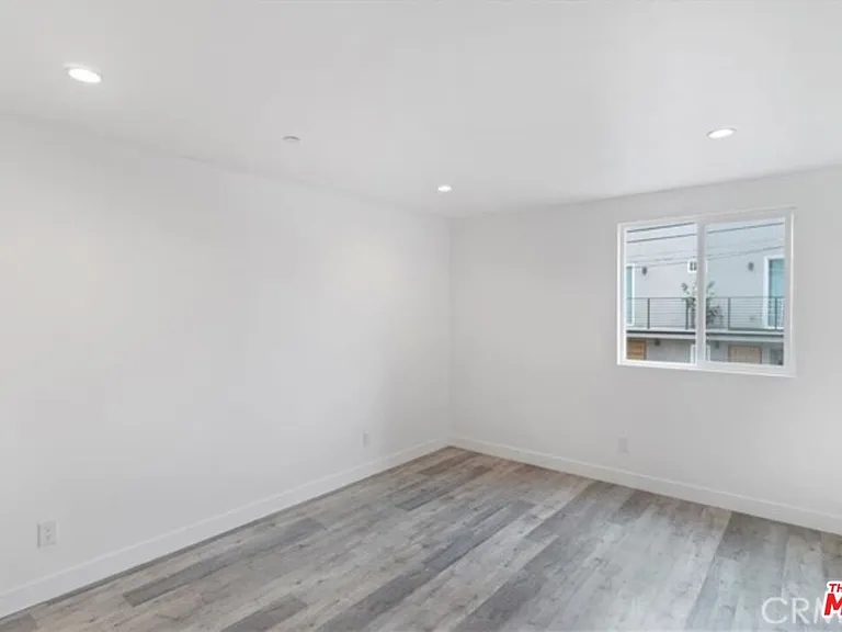 5643 Willowcrest Ave — Photo 8