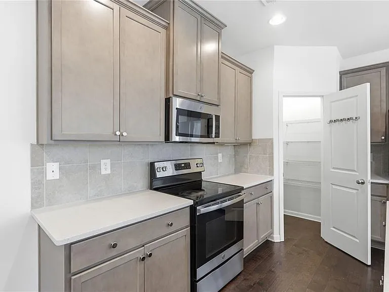 586 Morrow Ln SW — Photo 10