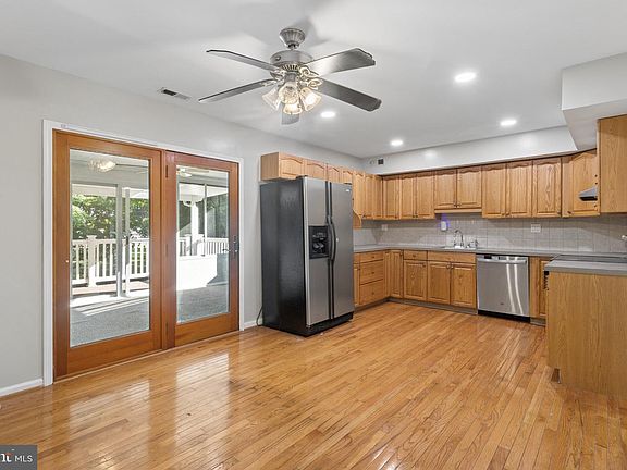 5th image of 3947 Gloucester Ct