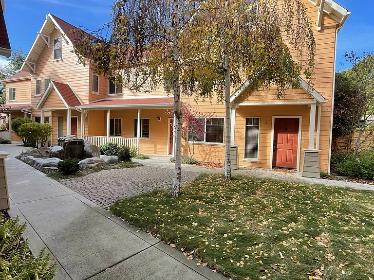 626 Broad St — Photo 11
