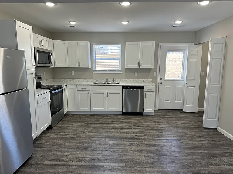 Creekside Apartments — Photo 60