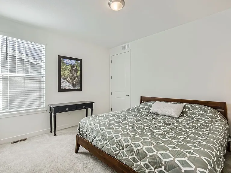 12885 Bay St — Photo 18