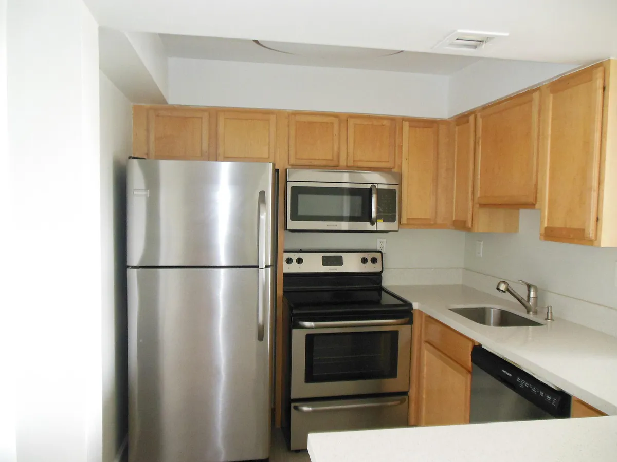 Building Photo - 706 Executive Center Dr #25