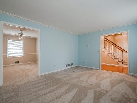 4th image of 912 Sweet Briar Trl SE
