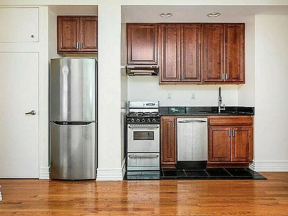 3rd image of 610 W 164th St APT 24