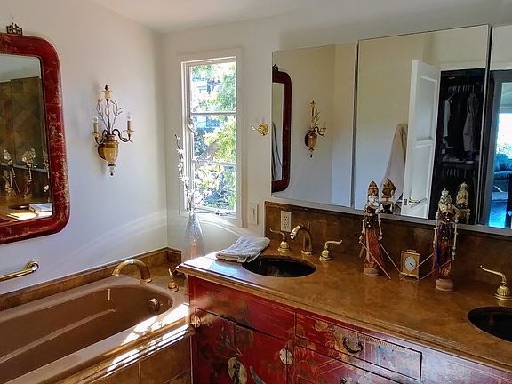 3rd image of 615 San Gorgonio St