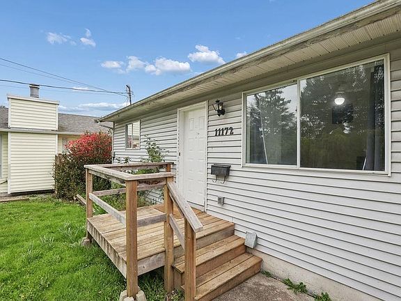 3rd image of 11172 Charlton St