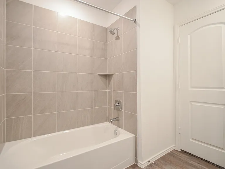 5778 Hampton Valley Dr — Photo 12