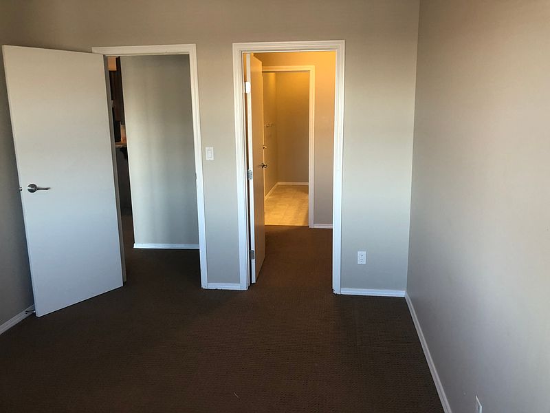 Edmonton Apartment for rent - 2 Bedrooms — photo 8