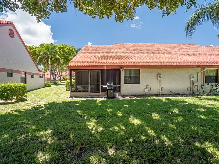 7604 Lexington Club Blvd #B — Photo 33