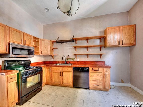 4th image of 1309 N Olive St