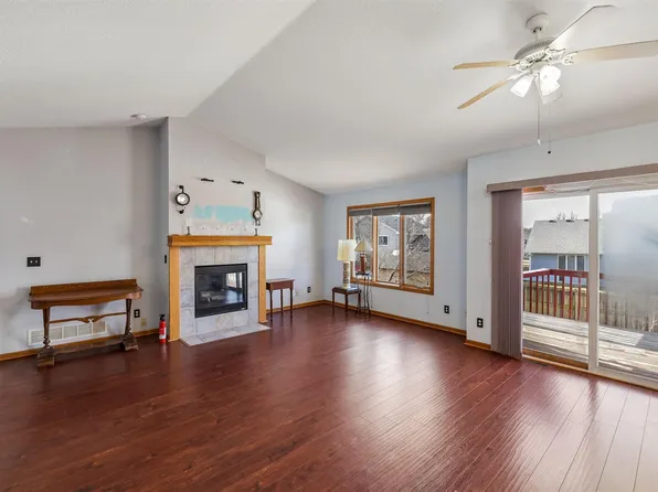 2716 River Ridge Rd, Des Moines, IA 50320