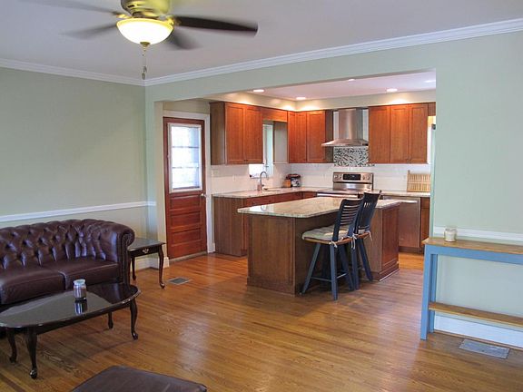 5th image of 3571 Farmington Dr