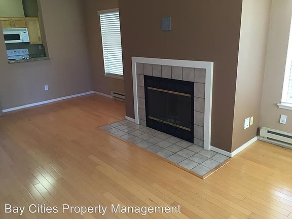 3rd image of 42 Bayside Ct