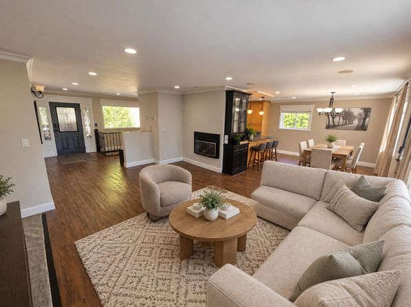 3 bedroom rental in Surrey — photo 8