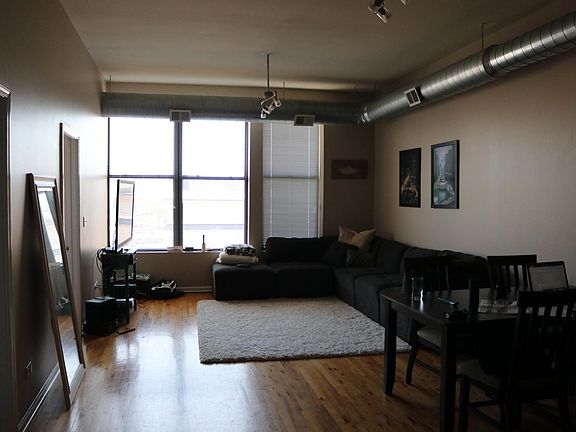 5th image of 1302 N Milwaukee Ave APT 201