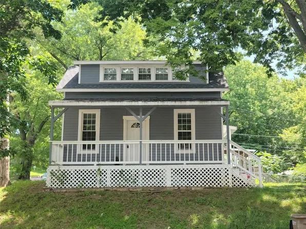 820 N 7th St, Atchison, KS 66002