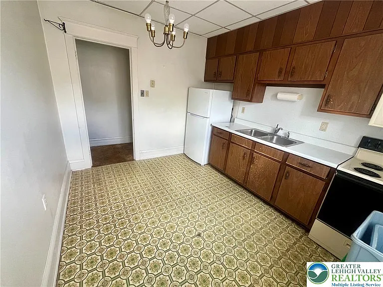 323 S 16th St #2 — Photo 6
