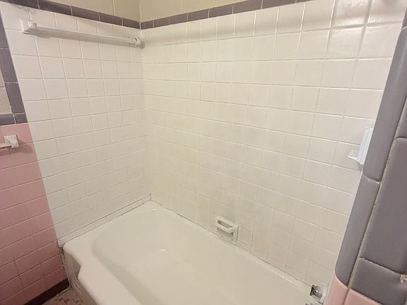3rd image of 922 W Chatham St #B