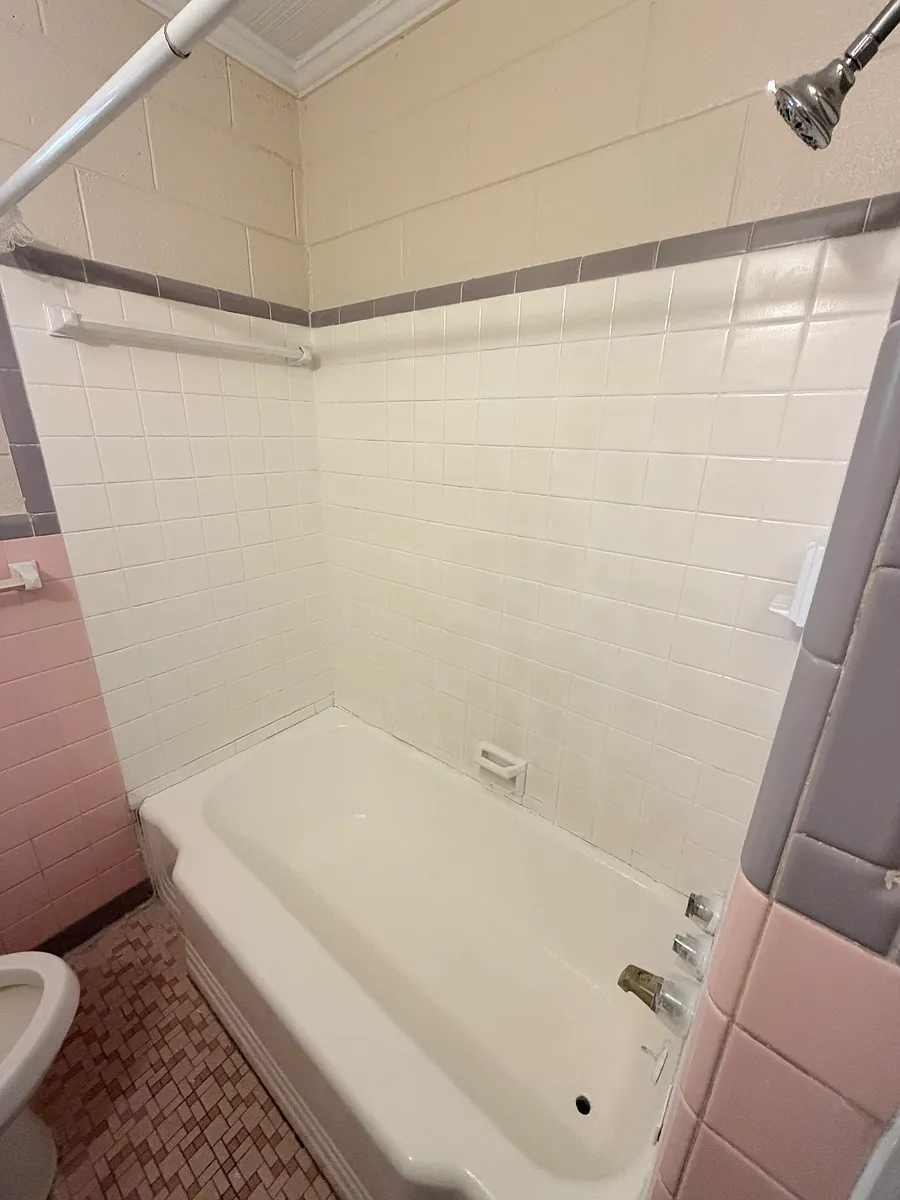 Building Photo - 922 W Chatham St #B