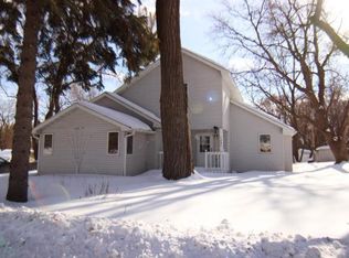 1284 Kohlman Ave E, Maplewood, MN 55109