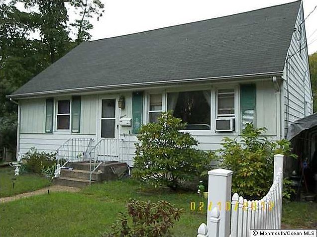1st image of 11 Harkins Dr