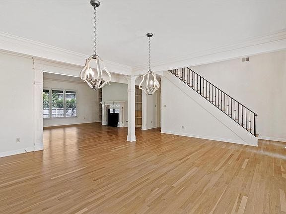 5th image of 9884 S Houston Oak Dr
