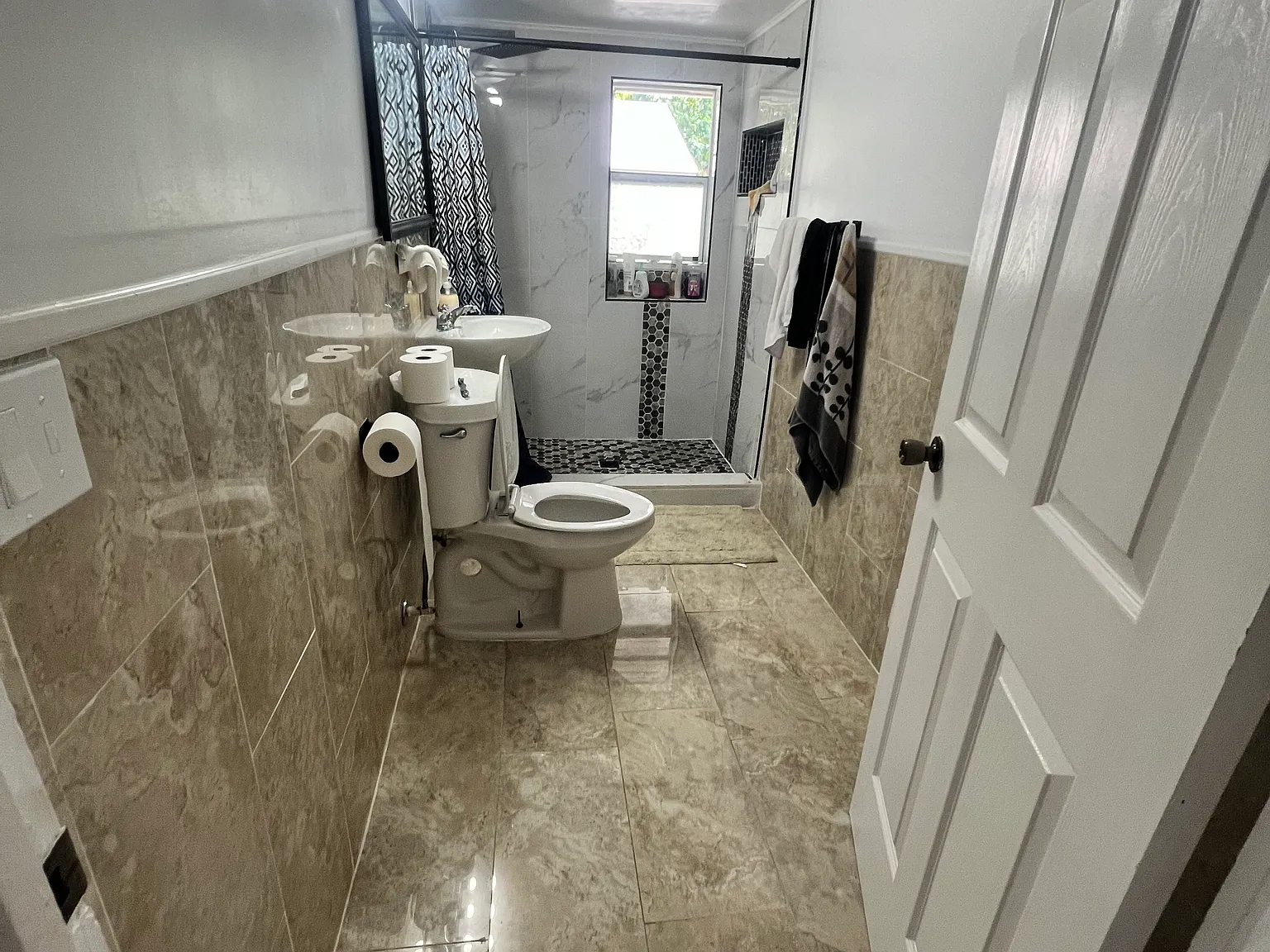 604 Hart St — Photo 4