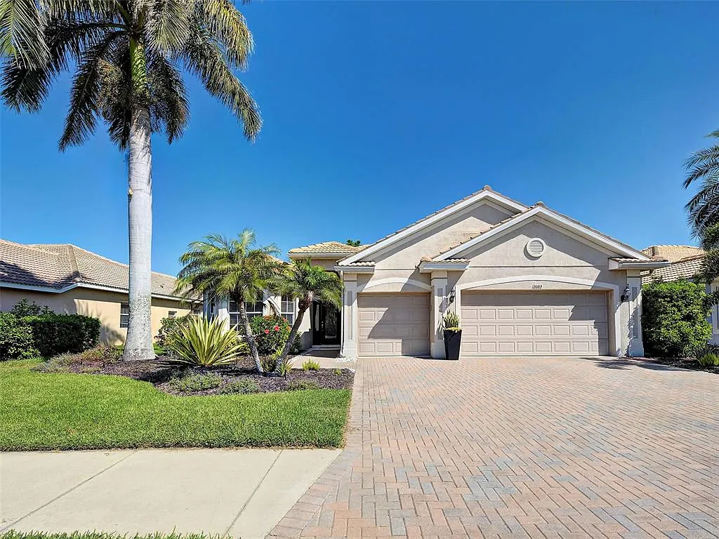3 bed, 2.0 bath, 2172 sqft, $2,995 — Photo 2