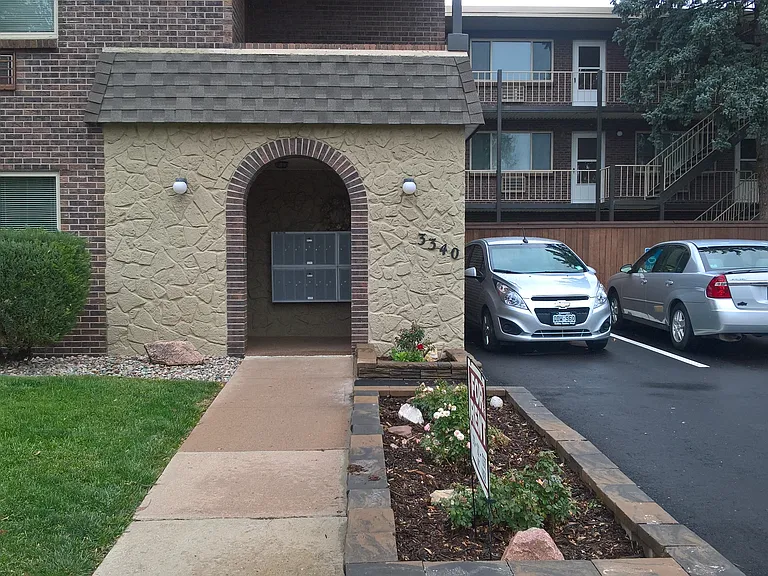 3340 S Pearl St #6 — Photo 1