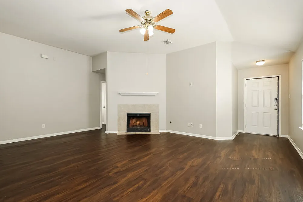 3 bed, 2.0 bath, 1495 sqft, $1,705 — Photo 4