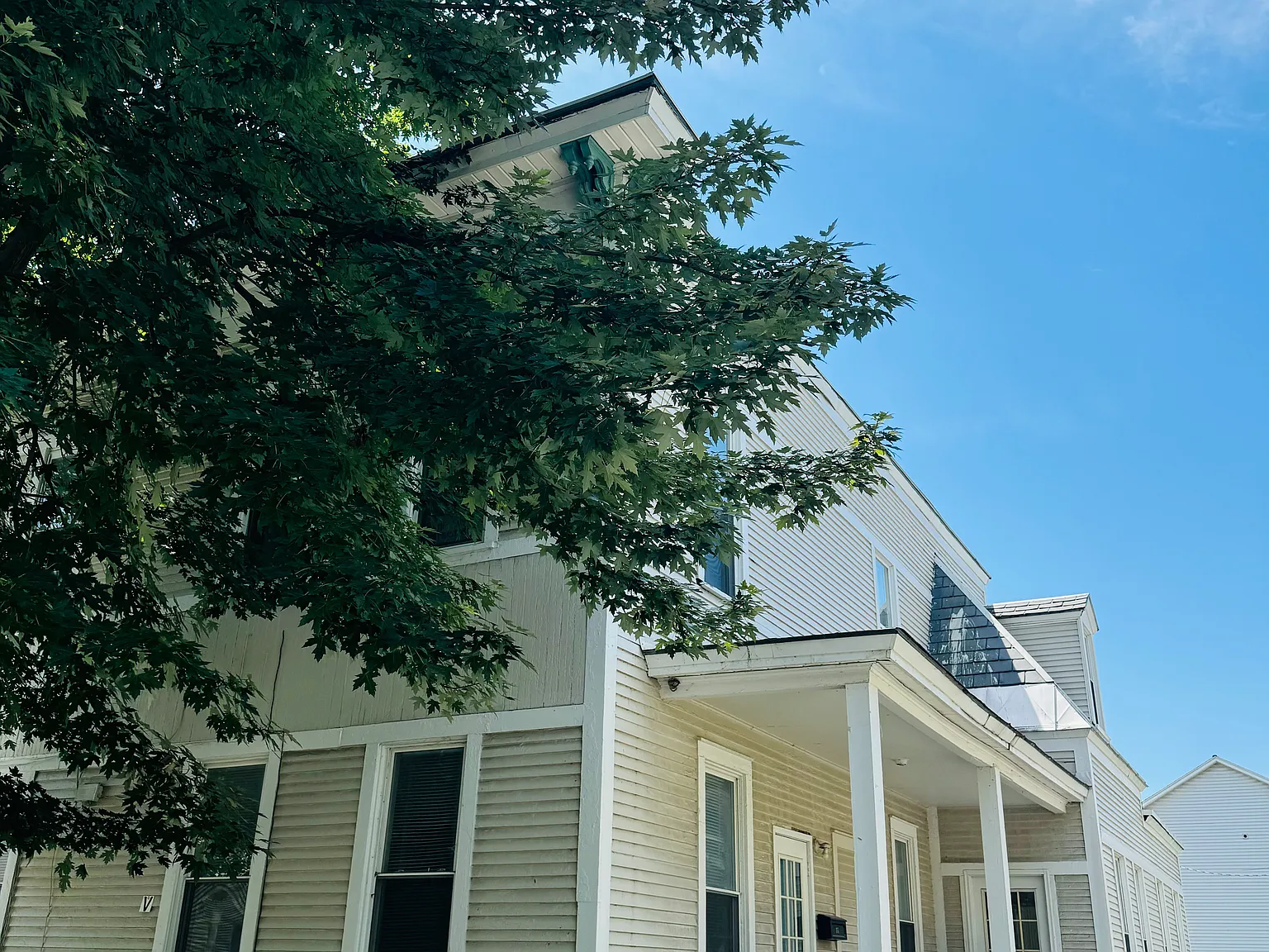 3 bed, $2,400 — Photo 1